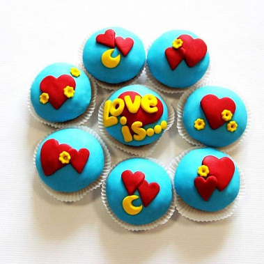 Капкейки "Love is..." купить - cаранск.сладкоежкин.рф